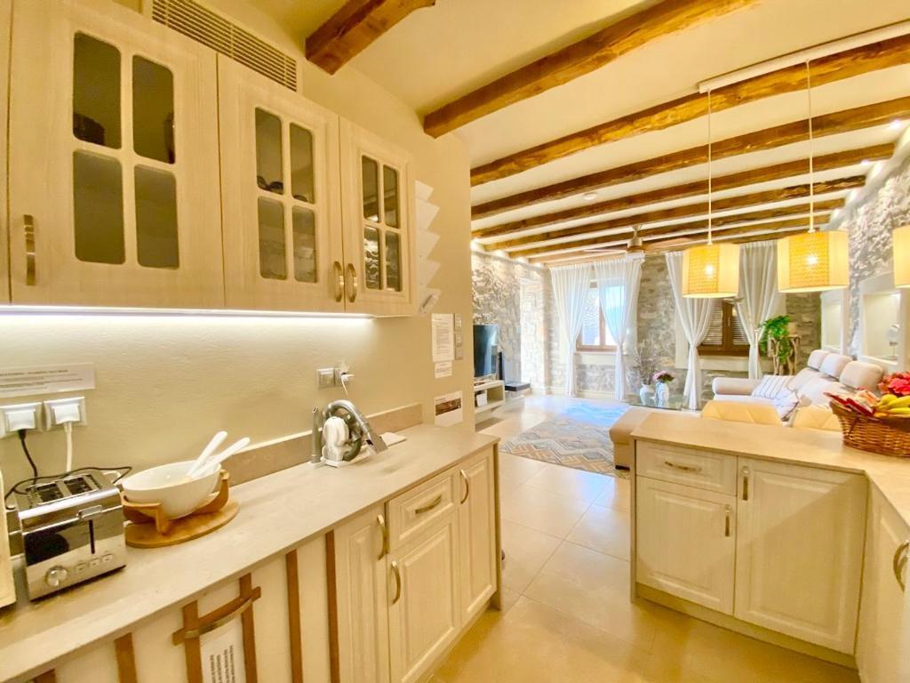 Villasonboard Rock Villa 3 Bed, 3 Bath, Jacuzzi, Seaside Эрмиони Экстерьер фото