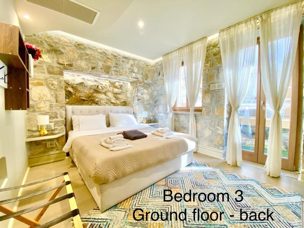 Villasonboard Rock Villa 3 Bed, 3 Bath, Jacuzzi, Seaside Эрмиони Экстерьер фото