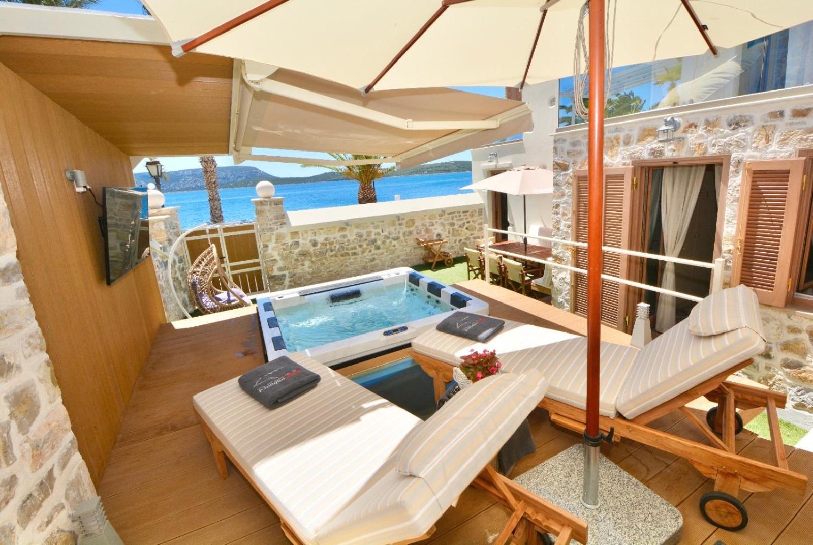 Villasonboard Rock Villa 3 Bed, 3 Bath, Jacuzzi, Seaside Эрмиони Экстерьер фото